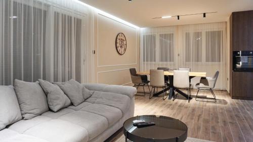 Vrdnik Apartamento | POOL RESORT Vila Lena - KING SIZE Apartman 12