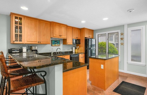 Hyannis Condominio | Pool Side condo. private beach. 2 bedroom 2.5 bath, sleeps 4+