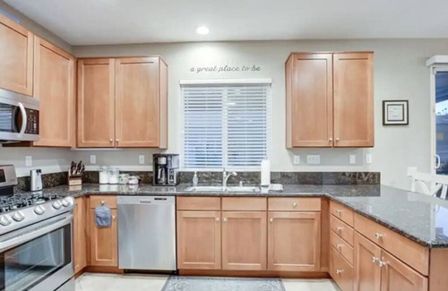 Jurupa Valley Casa | Pool-side Paradise 3BD| 2.5BA