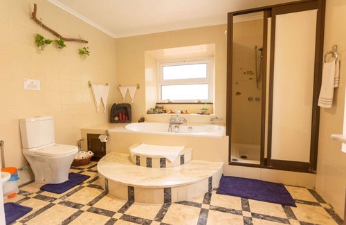 Ribeira Grande Casa | Pool suite with marble bath in exotic fruit orchard