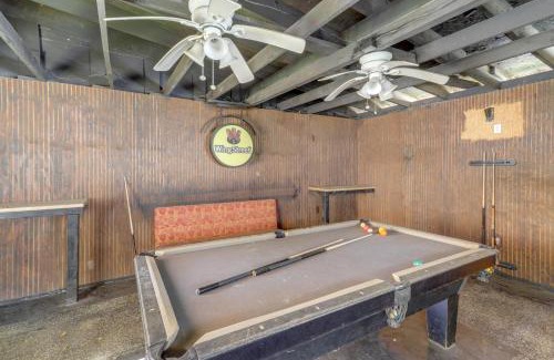 FM 1960 Casa | Pool Table and Patio with Bar Spacious Houston Gem!