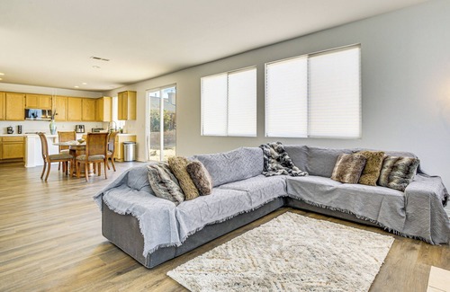 Victorville Casa | Pool Table & Charcoal Grill: Home in Victorville!