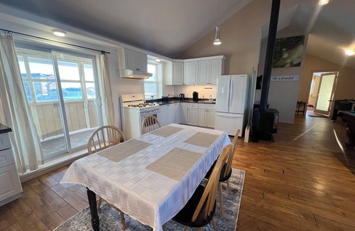 Fredericton Apartamento | Pool Table, Foosball & Darts!