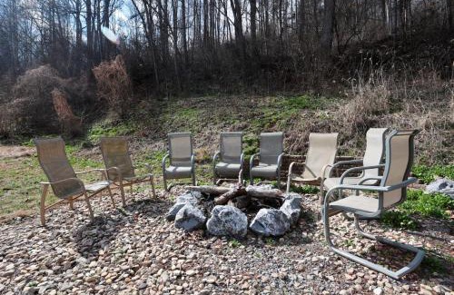 Spottswood Casa | Pool-Table-Hot Tub-Fire Pit