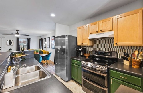 Hope Gardens Casa | Pool Table, WALK to Downtown, Bars + Farmers Market