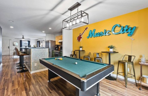 Hope Gardens Casa | Pool Table, WALK to Downtown, Bars + Farmers Market
