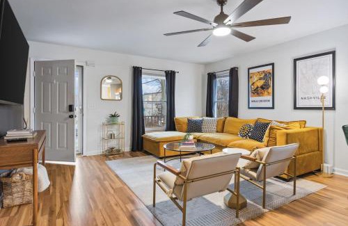 Hope Gardens Casa | Pool Table WALK to Downtown Bars and Farmers Market
