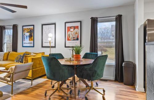 Hope Gardens Casa | Pool Table WALK to Downtown Bars and Farmers Market