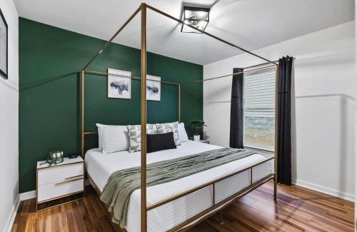 Hope Gardens Casa | Pool Table WALK to Downtown Bars and Farmers Market