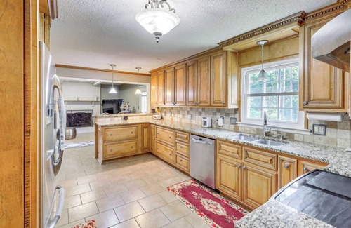 Warner Robins Casa | Pool & Tennis Court Access: Home in Warner Robins