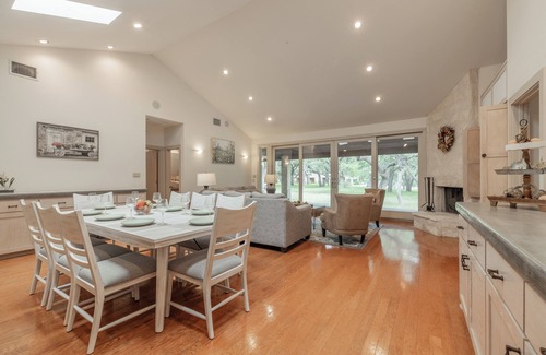 Hays County Casa | Pool, Tennis & Pickleball Ultimate Hill Country Retreat| Creek| Sleeps 10