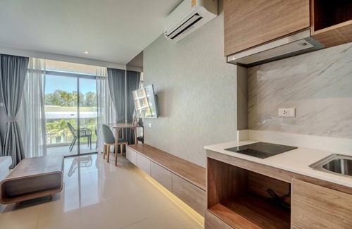 Sa Khu Condominio | Pool View 1412 Elegant Wyndham Condo