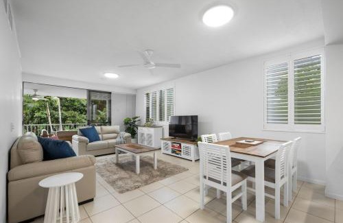 Casuarina Apartamento | Pool View 3-Bedroom Oasis in Drift Resort