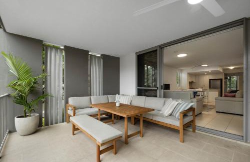 Casuarina Apartamento | Pool View 3-Bedroom Oasis in Drift Resort