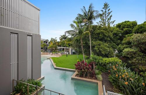 Casuarina Apartamento | Pool View 3-Bedroom Oasis in Drift Resort