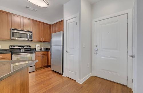 The Gulch Apartamento | Pool View Flat in the Gulch!