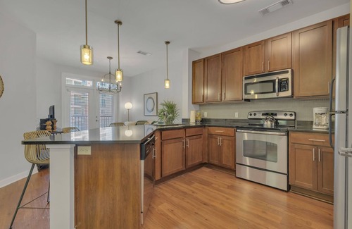 The Gulch Apartamento | Pool View Flat in the Gulch!