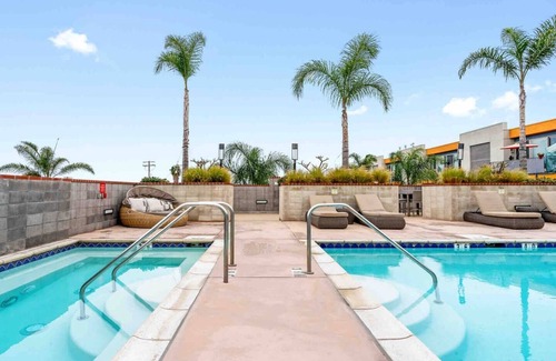 National City Apartamento | Pool View Modern 3 Bdrm Apt