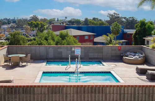 National City Apartamento | Pool View Modern 3 Bdrm Apt