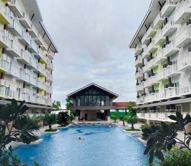 Mactan Export Processing Zone Apartamento | Pool View Room 333B Amani Grand Resort near Mactan Cebu Airport Free wifi, netflix, pool and gym house, 3mins to airport