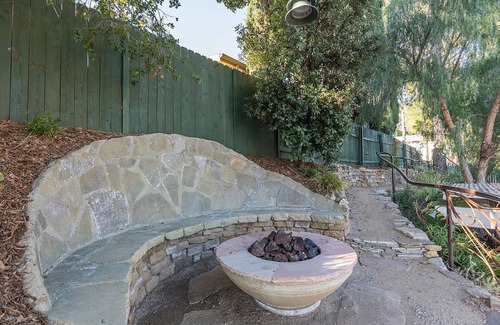 Calabasas Casa | Pool, views, private guest suite, close to great hiking trail, dining & ent..