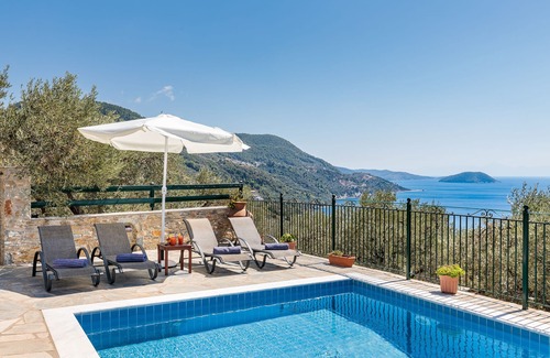 Glossa Villa | Pool Villa -Anastasia-vistas al mar, puesta de sol, wifi, cerca del pueblo y el puerto