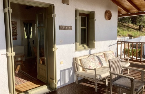 Glossa Villa | Su acogedora villa de vacaciones con piscina, jardines y unas vistas encantadoras!