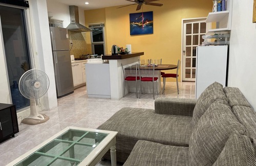 Kamala Casa | Villa con piscina, a pie de playa, restaurantes y 7Eleven