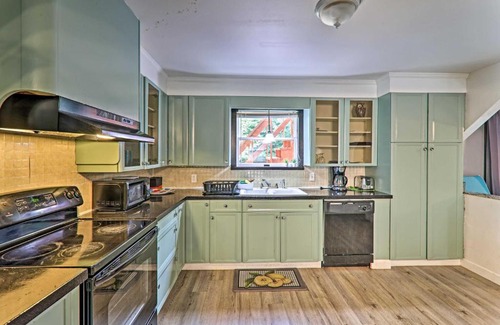 Tobyhanna Casa | PoolandBeach Access Spacious Tobyhanna Family Home!