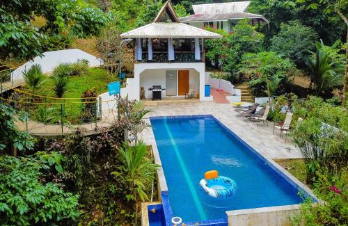 Tres Rios Hotel | Pools Bungalow at Toucan