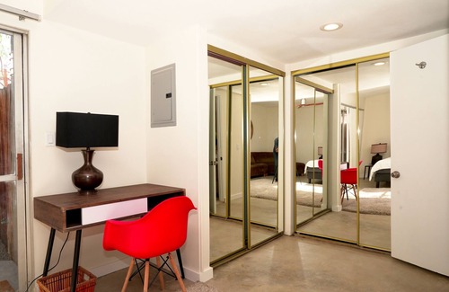 Palm Desert Condominio | JUNTO A LA PISCINA, SOBRE EL PASEO, PALM DESERT