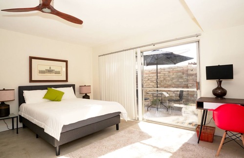 Palm Desert Condominio | JUNTO A LA PISCINA, SOBRE EL PASEO, PALM DESERT