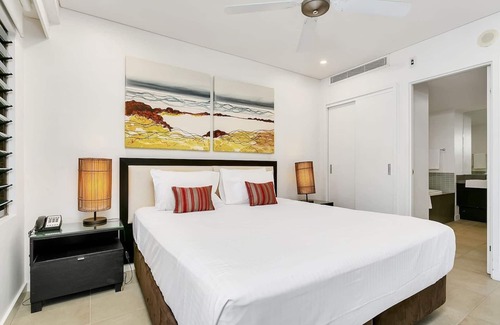 Port Douglas Complejo | Poolside Bliss A Modern Resort Sanctuary