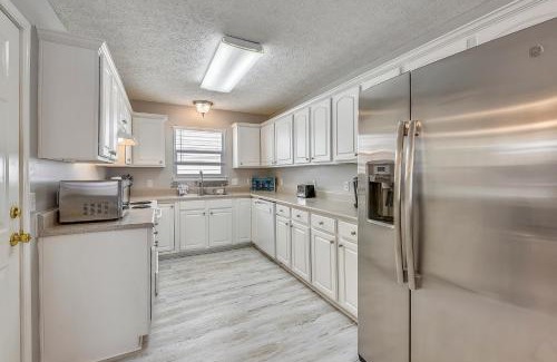 Panama City Beach Casa | Poolside Cabana by Book That Condo