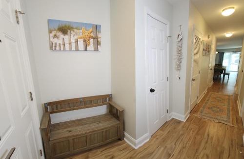 Surfside Beach Apartamento | Poolside Condo in Surfside Beach