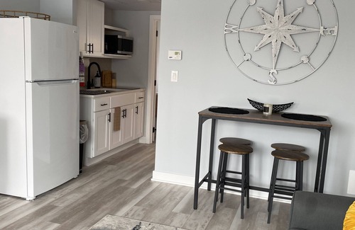 North Wildwood Condominio | Poolside Condo - Just 2 blocks from the Beach, Boardwalk and Seaport Pier!