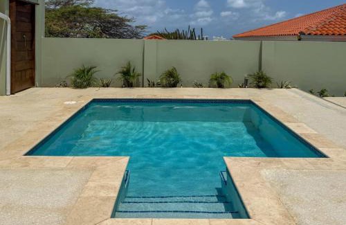 Sabana Liber Apartamento | Poolside Escape Menas Authentic Wellness Eco