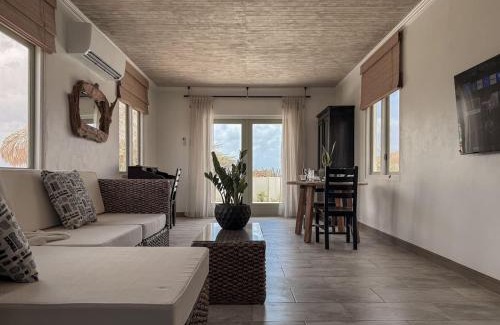 Sabana Liber Apartamento | Poolside Escape Menas Authentic Wellness Eco