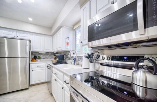 Hyde Park Casa | Poolside Haven Near Golf Course Sleeps 12