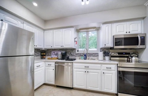 Hyde Park Casa | Poolside Haven Near Golf Course Sleeps 12