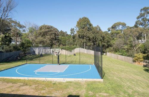 Mount Eliza Casa | 'Poolside Haven' Your Mount Eliza Family Getaway