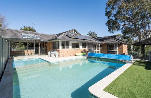 Mount Eliza Casa | 'Poolside Haven' Your Mount Eliza Family Getaway