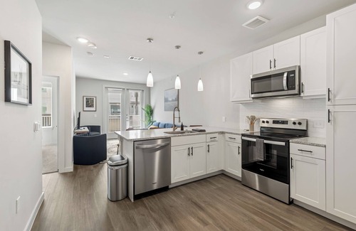 Windsor Park Apartamento | Poolside Luxury | 1BR w/ Private Patio