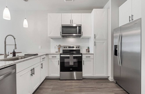 Windsor Park Apartamento | Poolside Luxury | 1BR w/ Private Patio