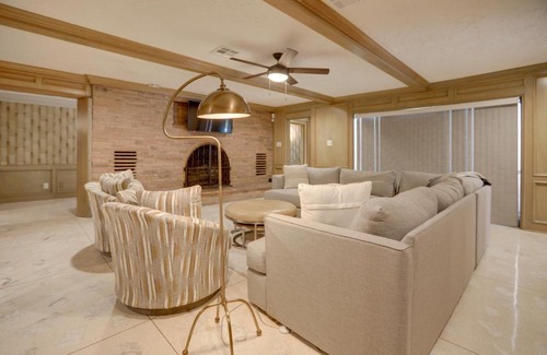 Braeswood Place Casa | Poolside Oasis Near Medical Center and NRG Stadium!