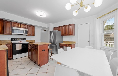 Northeast Virginia Beach Casa | Poolside Oasis, Relax and Enjoy!