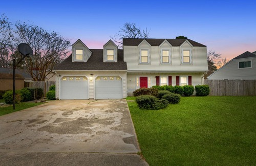 Northeast Virginia Beach Casa | Poolside Oasis, Relax and Enjoy!