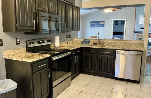 The Colony Casa | Poolside Oasis + Stunning Aquarium | Pets Welcome