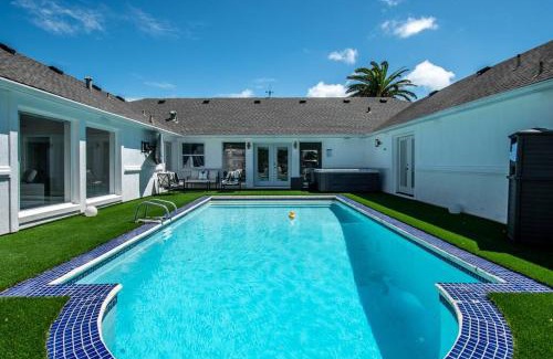 Bay Area Casa | Poolside Opulence Tennis and HotTub