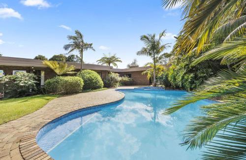 Rosebud Casa | Poolside Palms Oasis